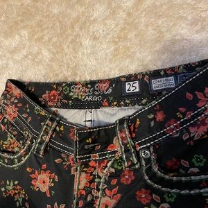 Super Cute low rise Miss Me printed skinny jeans!